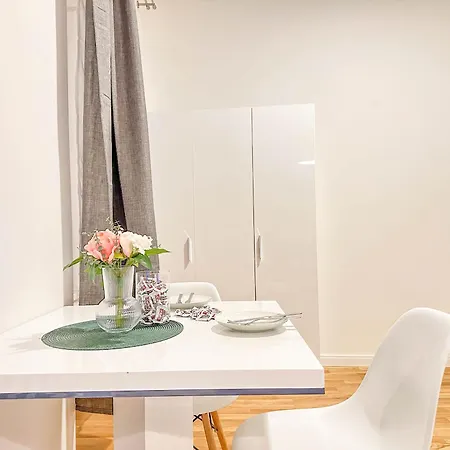 Cozy In 1 Next To Florenc Station Apartment Prag